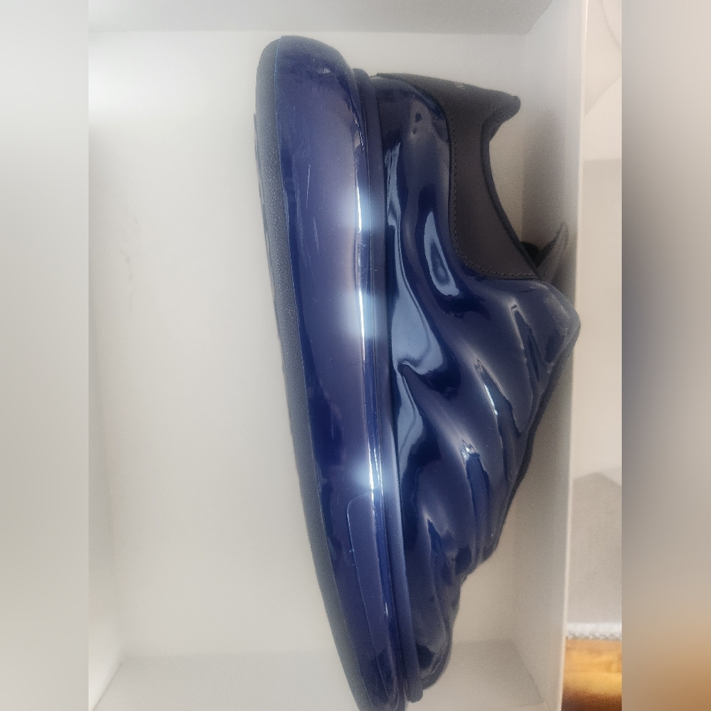 Alexander McQueen Oversized Lux Gloss Navy Sneakers - Picture 5 of 9